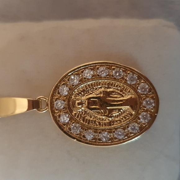 Brand New Madonna/Virgin Mary Necklace - Picture 2 of 5